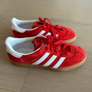 RED ADIDAS GAZELLE